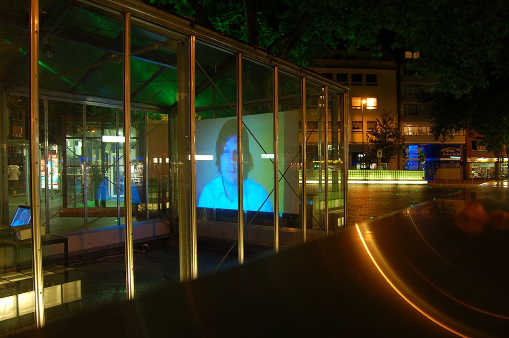 Düsseldorf 2008 — the glass pavilion at night, light trails